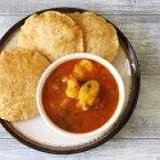 Bedmi Poori With Raseela Aloo